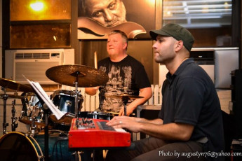 1469993_247446945405859_2138392045_n