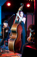 298514_283393038361303_100000718262532_893270_216826126_n