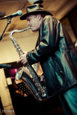 1395831_616304655092931_1451778074_n